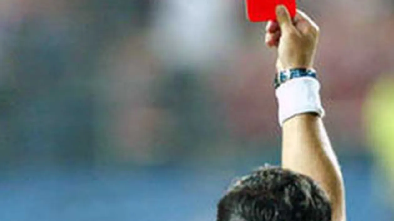 36 de fotbalisti au primit cartonasul rosu intr-un singur meci!