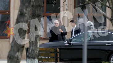 Cavalli a ajuns in Romania cu avionul personal! Designerul a cerut sa vada Casa Poporului inainte sa ajunga la hotel!