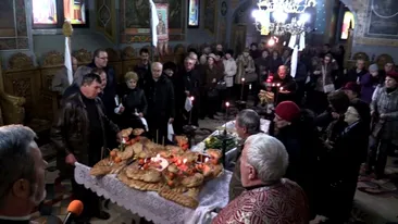 Scene șocante la o înmormântare în Vaslui! Au rămas blocați când au privit spre sicriul depus în biserică