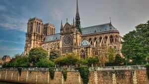Statui, sculpturi și morminte, descoperite sub pardoseala catedralei Notre Dame, pe durata lucrărilor de reconstrucție