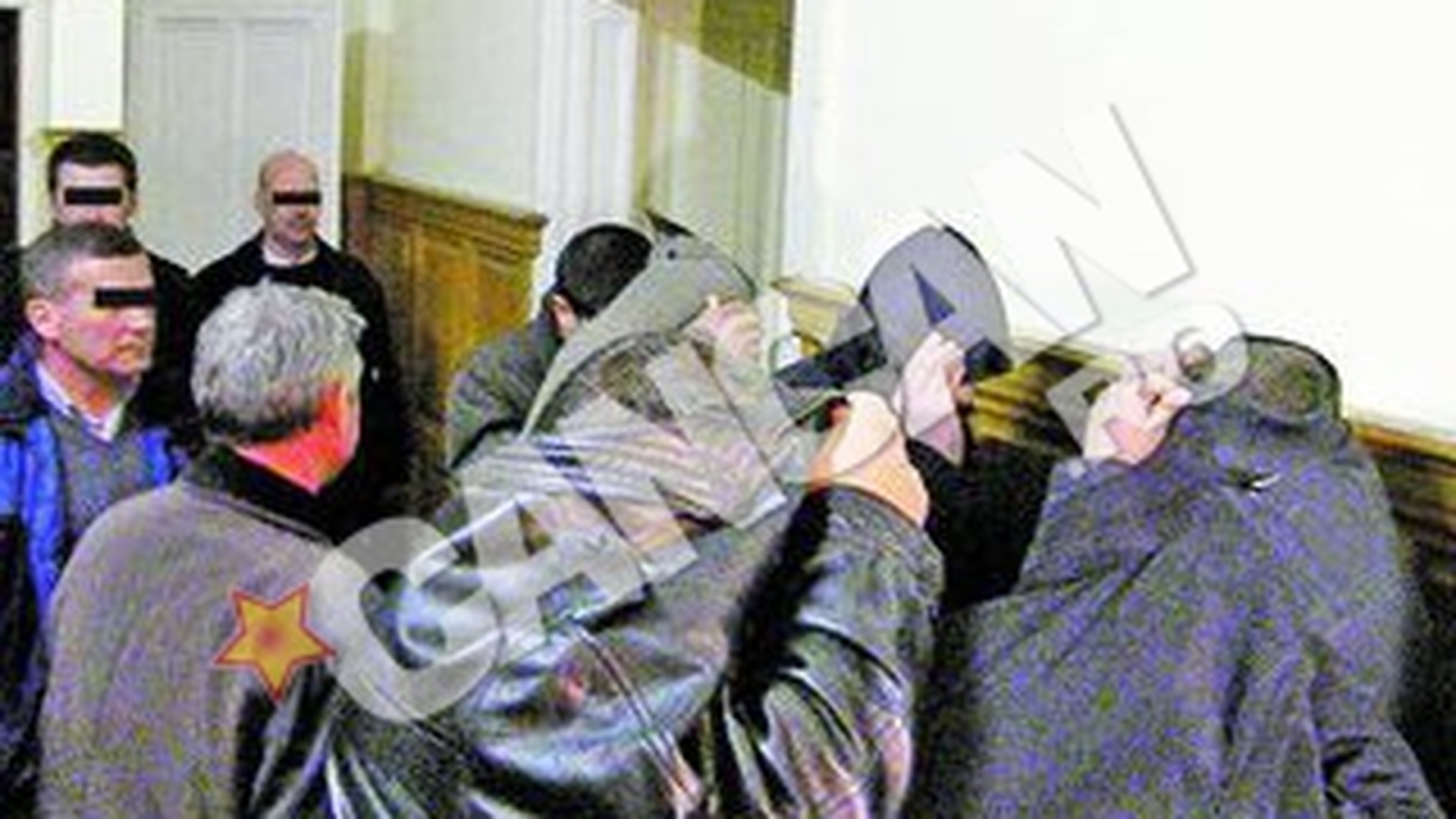 Doi agenti au inchis ochii si au desfacut cutiile! Spaga in bere la Politia Rutiera Cluj