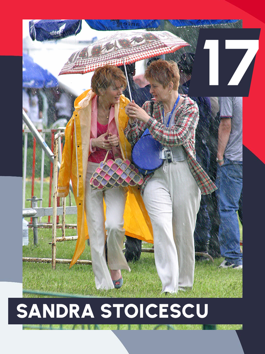 Atenţie! Intră în acţiune TOP 30 de vedete care fac senzaţie indiferent de vreme. Anna Lesko, Inna şi Bianca Drăguşanu au încins imaginaţia ude… dar cu stil! 