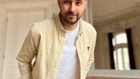 Ce a făcut Edmond Niculușcă la 3 săptămâni după scandalul „Merdeneaua”. Patronul de la „Mița Biciclista” a ieșit în stradă