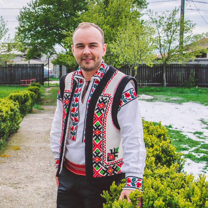 Alin Stoica a compus piesa "Pe aicea nu se trece" în memoria eroilor