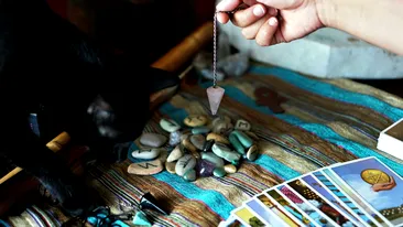 Horoscop rune 20 decembrie 2025. Thurisaz ne avertizează să nu fim impulsivi pentru a evita consecințe pe termen lung!