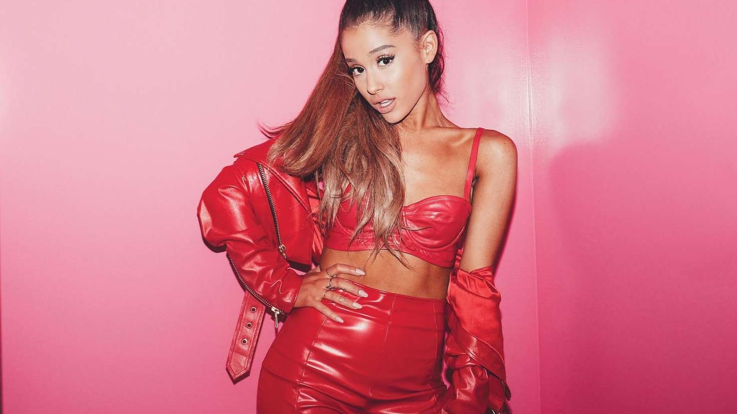 Ariana Grande, așa cum fanii n-au mai văzut-o! Incredibil cât de mult s-a schimbat celebra cântăreață. Imagini de colecție 