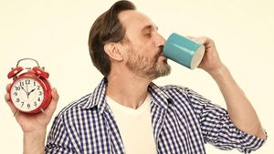 La ce oră trebuie băută cafeaua, de fapt. Dacă depășiți acest interval, efectele sunt grave