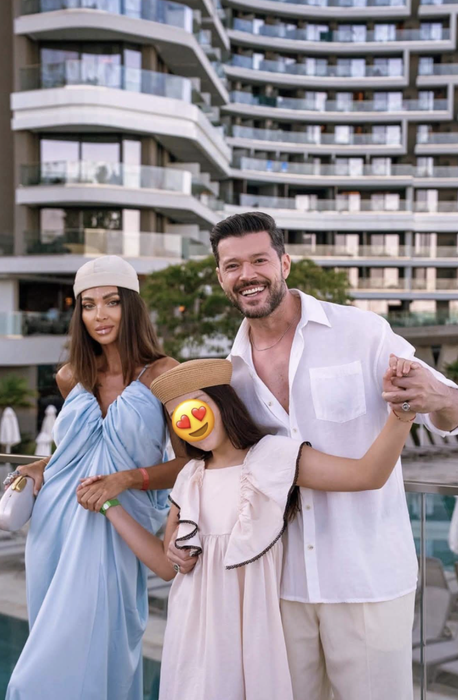 Victor Slav, momente speciale în vacanță cu Selina și fiica lui. Cum s-au fotografiat cele două