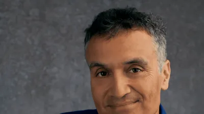 De ce suntem atât de obosiți? Carl Honoré: „Am transformat fiecare zi într-o cursă pe care nu o câștigăm niciodată”