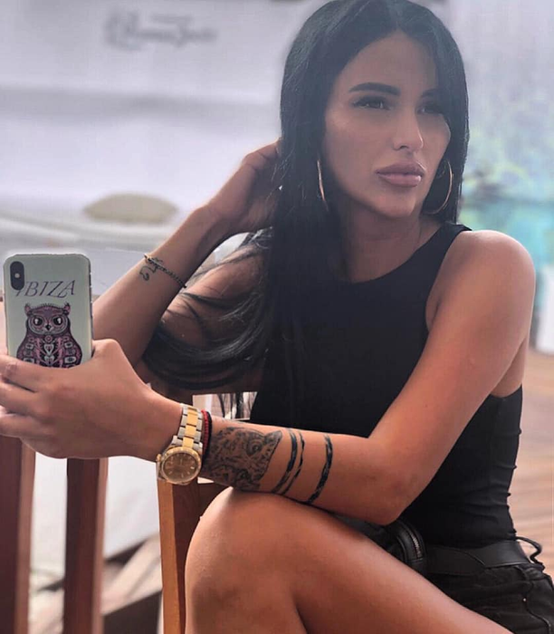Daniela Crudu a împlinit 30 de ani. Cum a fost surprinsă în timp ce era la un restaurant de lux din Ibiza