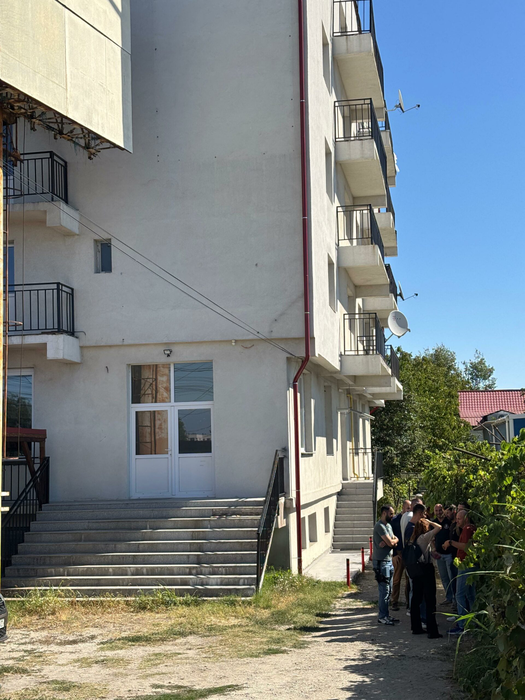 Crimă și sechestrare în Otopeni! Un bărbat a omorât copilul iubitei în bătaie și îl ține cu forța pe al doilea