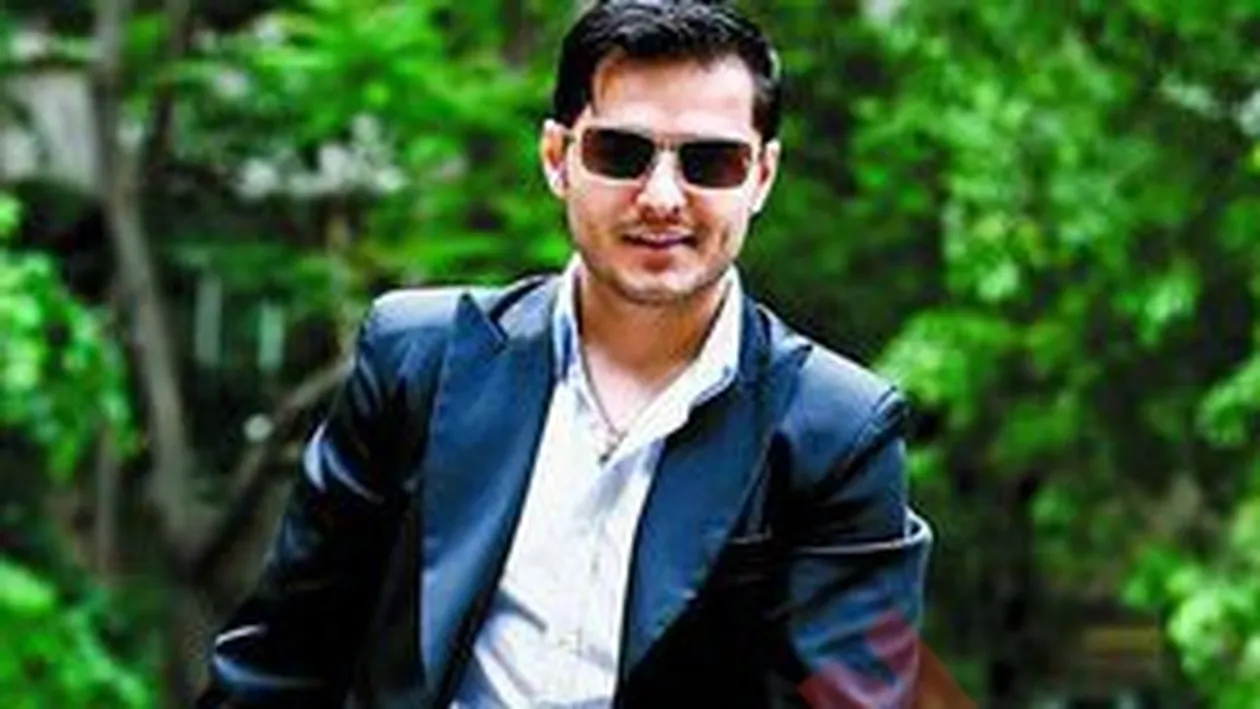 Vinde caini pe internet