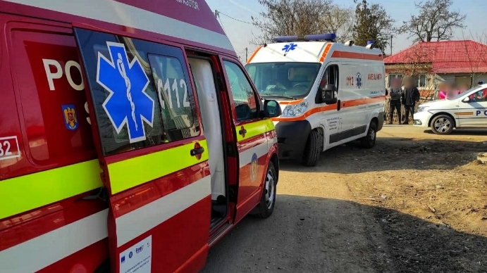 Un șofer începător a provocat un accident grav! O femeie și un copil de 9 luni au fost loviți de un autoturism