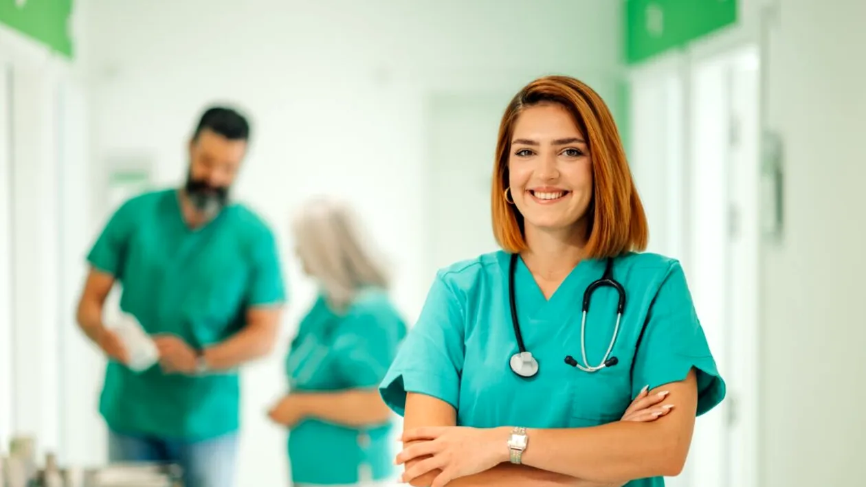 Calcul complet. Ce pensie primește o asistentă medicală care a contribuit 30 de ani