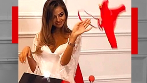 Miliardarul moldovean o ține-n puf pe blonda lui Dan Negru! A ”scăldat-o” în Moet, a acoperit-o cu trandafiri, iar ea... Și-a aruncat lenjeria intimă la Paris!