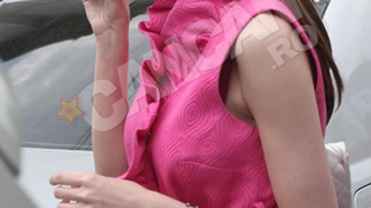 Moni e disperata sa ajunga cu Irina in SUA! I-a luat bliet de avion lui Irinel, dar milionarul a refuzat-o