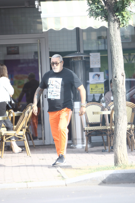 Dovada că Serghei Mizil “s-a pocăit”. Acum bea doar apă plată la terasă