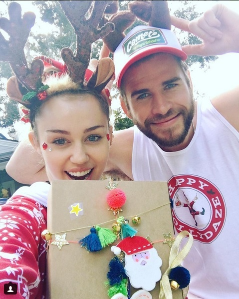 Fanii lui MILEY CYRUS sunt în culmea fericirii! După ce s-a împăcat cu fostul logodnic, cei doi au petrecut împreună de Crăciun | FOTO