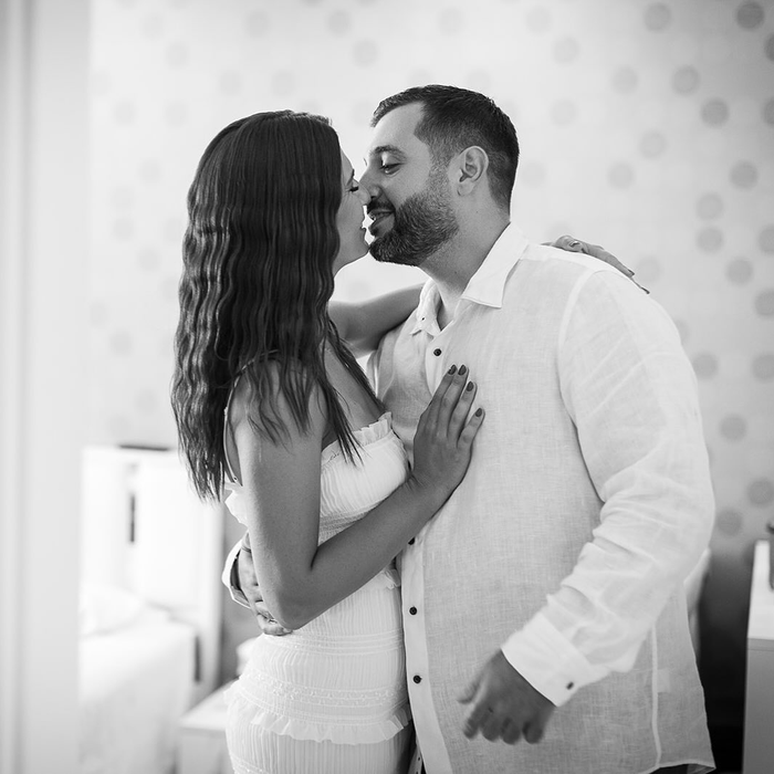 Nepotul lui Joshua Castellano o dă în tradiții românești! Urmează greul pentru fostul concurent de la Chefi la Cuțite, înainte de nuntă. “În ultima noapte ne separăm!”