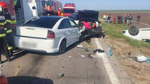Accident grav în Teleorman! Trei mașini s-au făcut praf. A fost solicitată intervenția unui elicopter SMURD