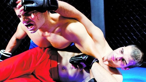Luptatori K1 desfigurati intr-un club de striptease