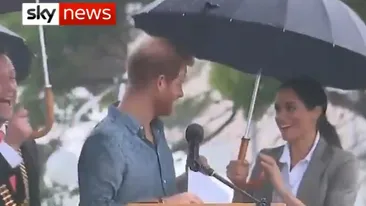 Meghan Markle și Prințul Harry au renunțat la protocoale și au arătat cât de mult se iubesc! Cum s-au comportat în timpul unui discurs