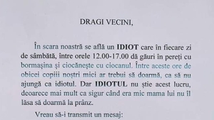 Ce afiş a lipit un bărbat la intrarea în scară. Mesajul a devenit viral!