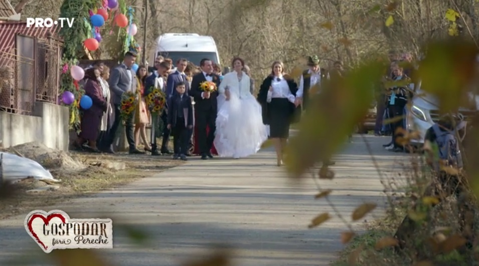 FOTO / Marcela şi Marin de la „Gospodar fără pereche”, momente emoţionante în timpul ceremoniei religioase: „Mi-am întors privirea şi am văzut că plângea”. Ce s-a întâmplat în biserică