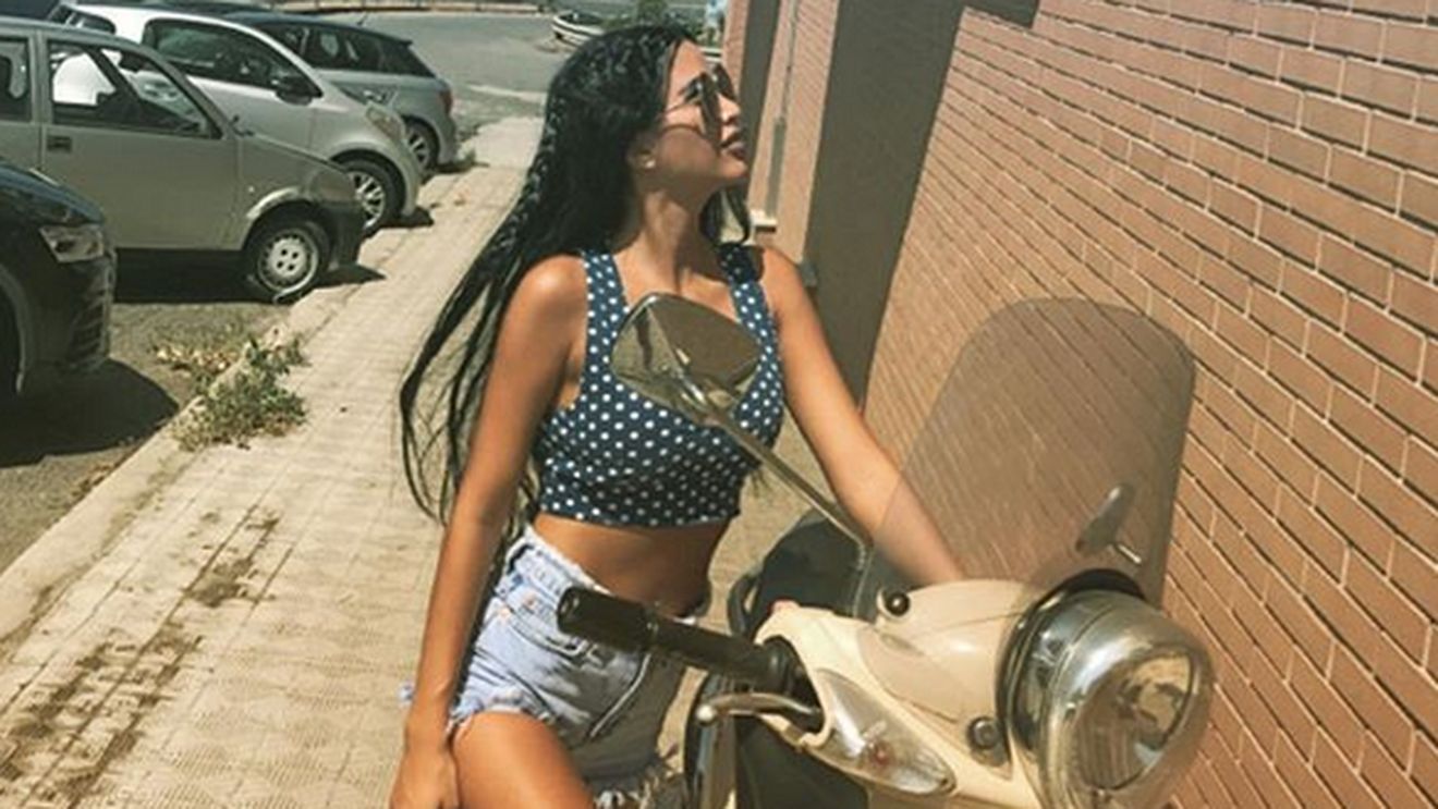 Daniela Crudu s-a pozat în maşină! Când s-au uitat mai bine, nu le-a venit să creadă cum arată şi cine era lângă ea: ”Puteam să jur că e soţia lui Pepe, nu tu!”