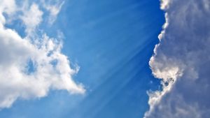 Anunțul făcut de ANM! Vremea o ia razna din nou. Ce temperaturi ne așteaptă în prima lună de vară