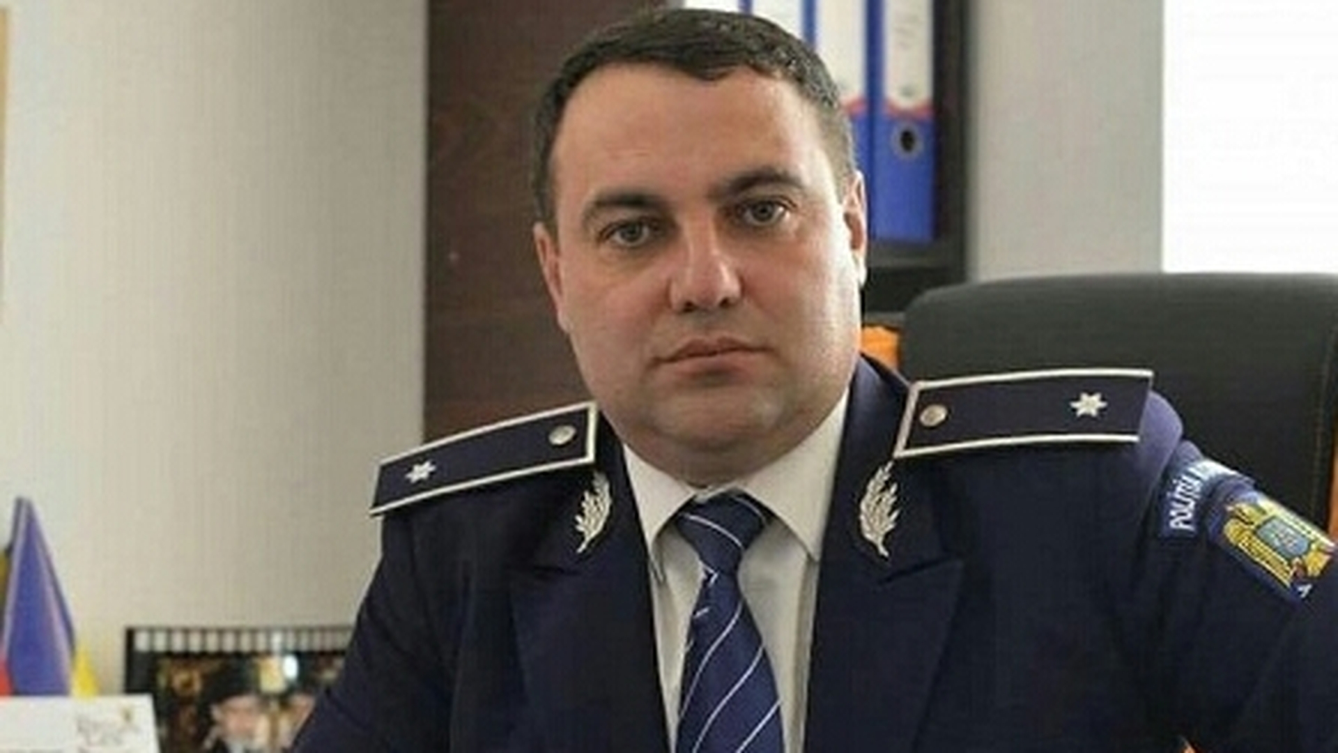 Maşina nouă i-a adus ghinion şefului Poliţiei Titu. Colegii lui l-au filmat "zburând" cu 121 km/h în localitate şi l-au lăsat pieton