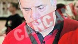 Mortul se afunda rau in groapa