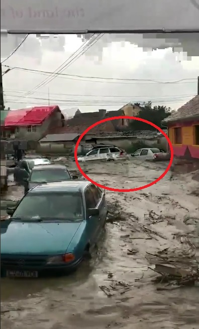 Imagini apocaliptice în Brașov, după o furtună puternică! Mașinile au fost luate de viitură, iar zeci de case au fost inundate