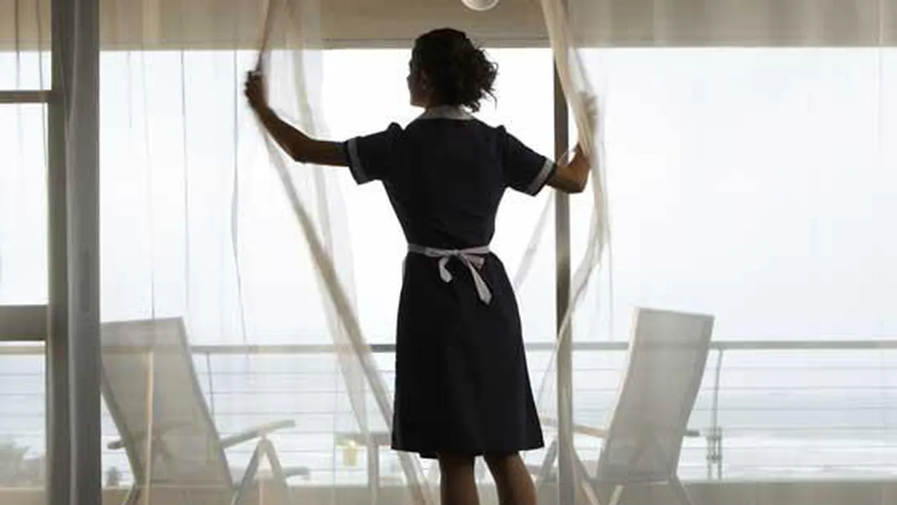 Este directorul unei firme şi femeie de serviciu! Ce mărturisiri face Dora Minodora:,,Nu, nu sunt curvă. Mă sui în SUV-ul meu de lux şi mă duc în Mamaia să fiu menajeră ’’