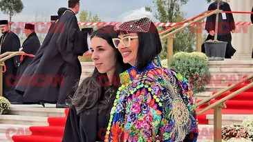 Ținuta BIZARĂ purtată de Ozana Barabancea la sfințirea Catedralei Mântuirii Neamului. Pelerinii au făcut ochii cât cepele!