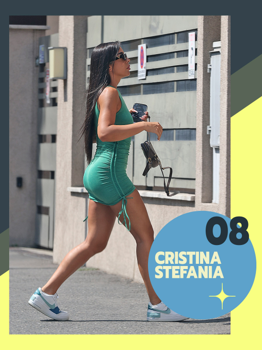 TOP 40 vedete în ipostaze rare! Mai provocator de atât nu se poate. Delia, Anna Lesko şi Ramona Olaru au pus pe jar imaginaţia bărbaţilor în rochiţe mini, mulate, chiar şi nemachiate 
