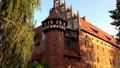 Cel mai mare castel din lume se află la 5 ore de București. Structura defensivă unică în Europa are o arhitectura spectaculoasă