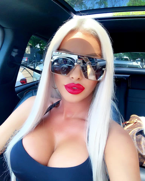 Loredana Chivu, în bikini „invizibili” pe o plajă din Mamaia. Când s-a întors cu fața, s-a văzut tot
