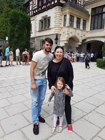 Oana Roman a arătat tuturor cum doarme fetiţa ei, doar că un alt detaliu a ieşit rău de tot în evidenţă. Ce s-a văzut chiar lângă pat
