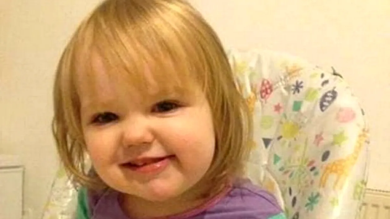 Caz șocant! O fetiță de doi ani s-a spânzurat accidental și a murit