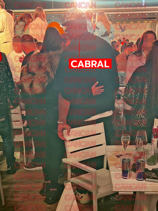Cabral se sprijină pe un scaun