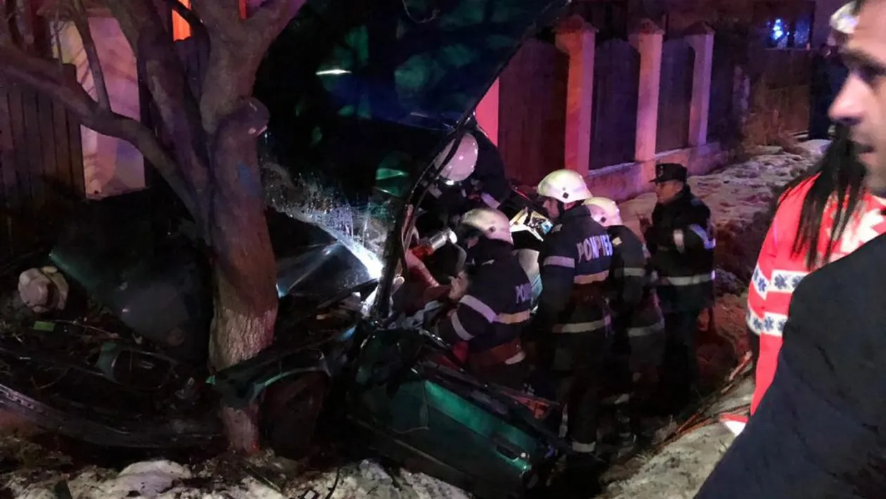 Accident grav în Dâmbovița! Două victime sunt încarcerate