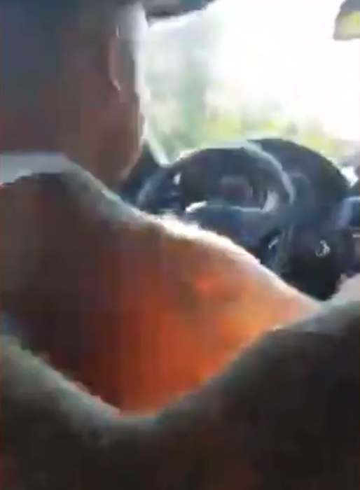 Cine este şoferul cu BMW care a omorât trei oameni în curte, în timp ce era live pe Facebook