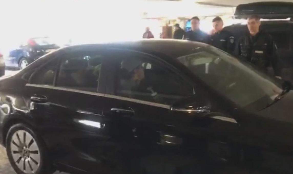 Gest sfâşietor făcut de Simona Halep pe aeroport! Extenuată şi dezamăgită după înfrângerea de la Australian Open, tenismena a clacat şi a făcut praf visul unui copil
