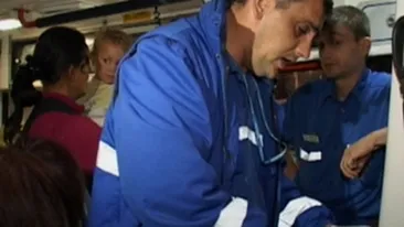 Copil abandonat pe marginea drumului! Mama si bunica lui zaceau moarte de bete in sant!