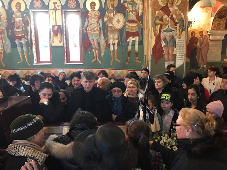 Gestul făcut de Cristian Pomohaci chiar la căpătâiul Ilenei Ciuculete i-a şocat pe oameni!