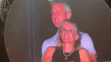 CEO-ul surprins cu amanta la concertul Coldplay, un adevărat loverboy. Cu cine își mai înșela soția și pe șefa de la HR