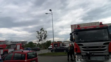 Panică la mallul din Alba Iulia. Pompierii au intervenit de urgență: ”Se procedează în continuare pentru...”