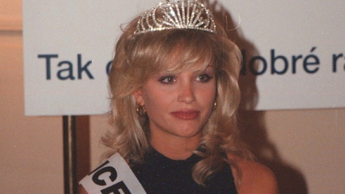 Fosta Miss Cehia a sărit de la fereastra unui hotel, în timp ce fiica ei de doar opt ani era cu ea în cameră