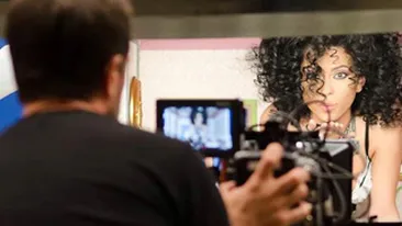 O noua schimbare de look! Inna are coafura afro!